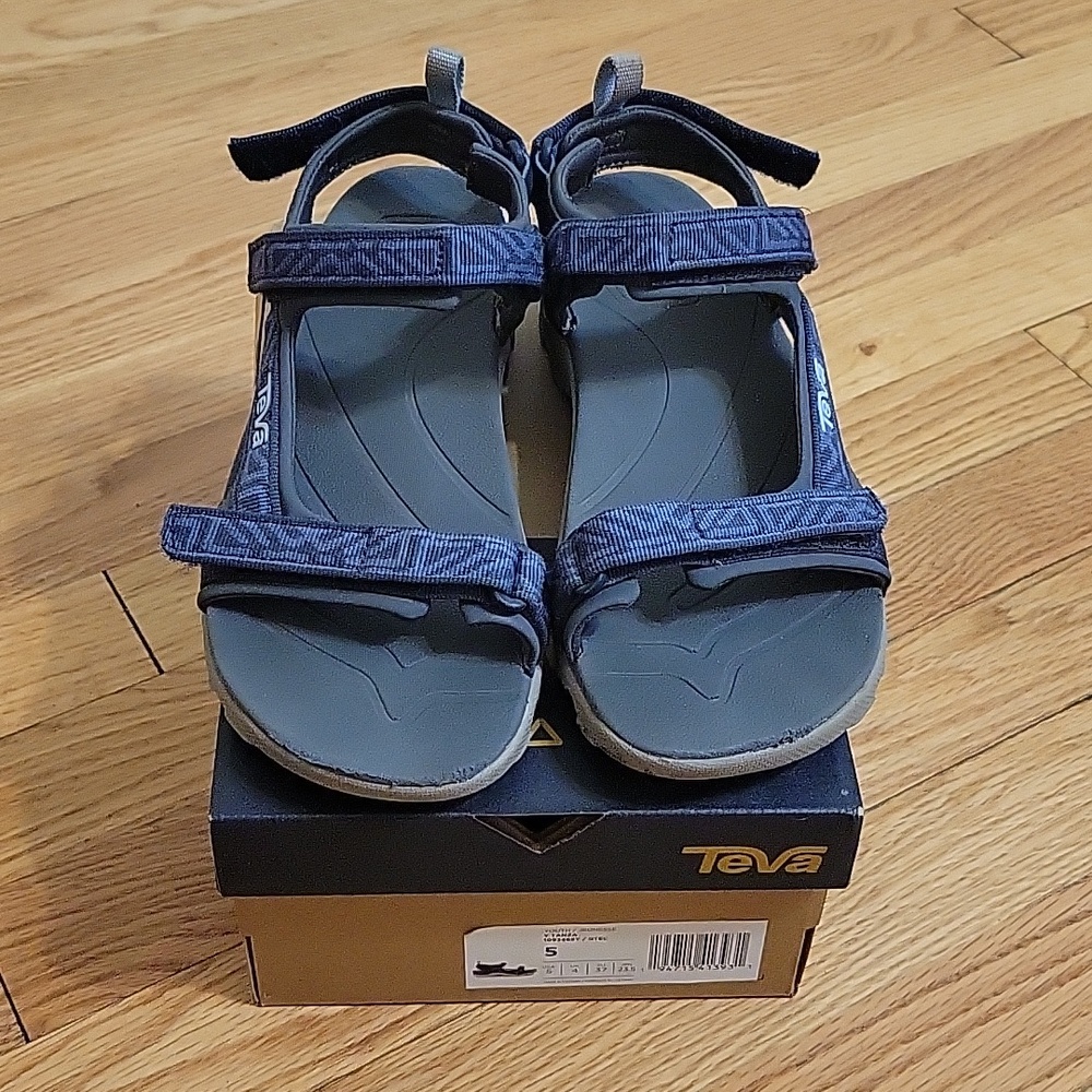 Teva Tanza Sandals - Youth size 5